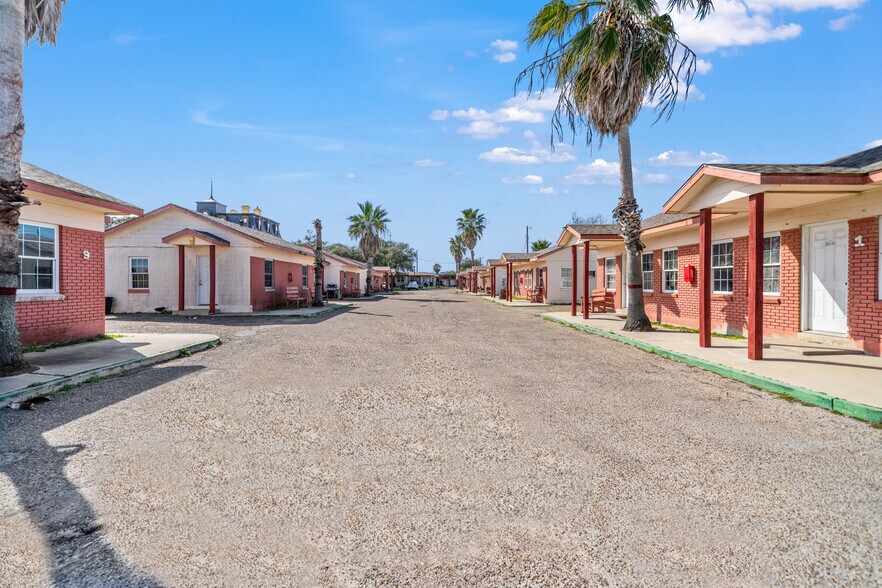 More Photos Of 309 S Fulton Beach Rd, Rockport Hotel For Sale