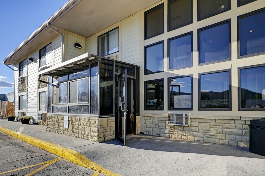 More Photos Of 105 Centennial Dr, Livingston Hotel For Sale