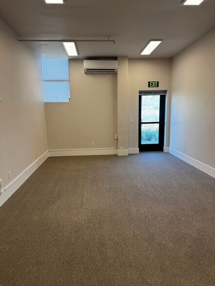 More Photos Of 4554 Forestdale Dr, Park City Light Manufacturing For Sale