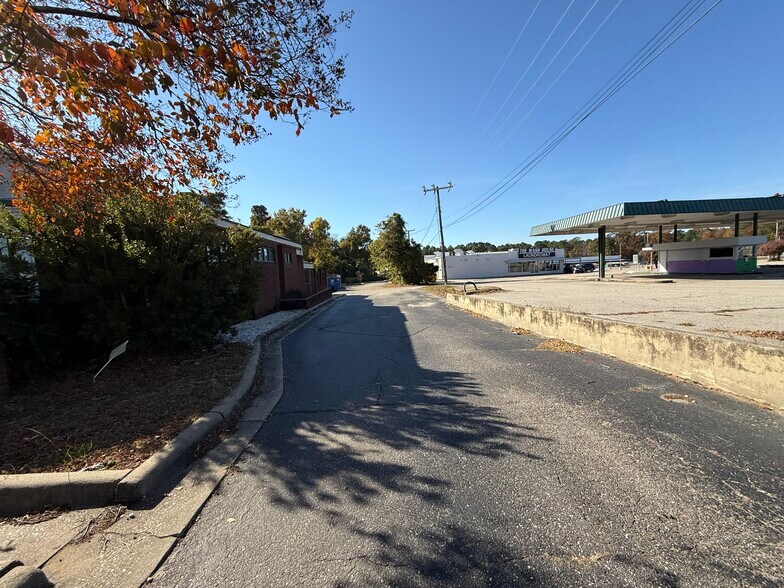 More Photos Of 3309 Bragg Blvd, Fayetteville Veterinarian Kennel For Lease