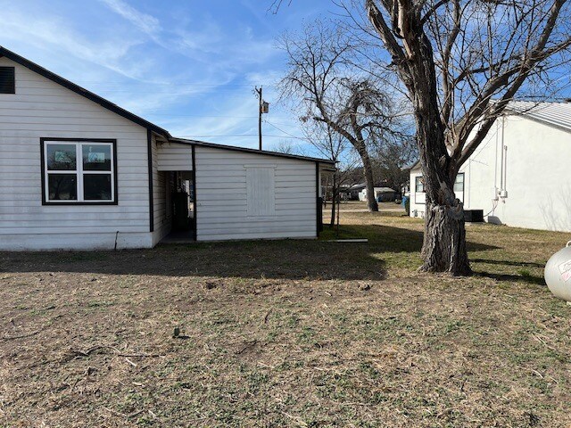 More Photos Of 902 Bevans St., Menard Freestanding For Sale