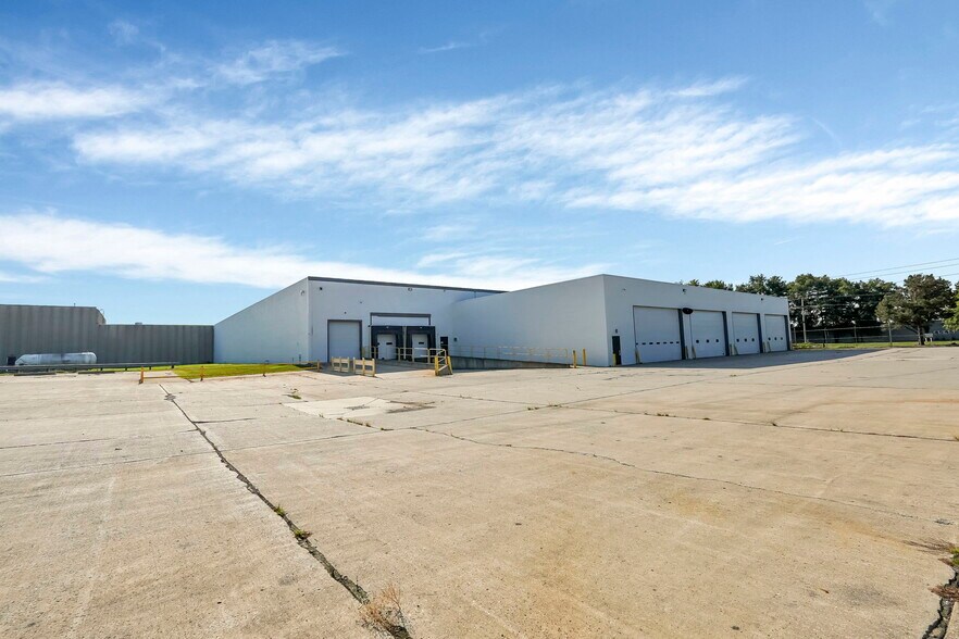More Photos Of 4500 Groves Rd, Columbus Warehouse For Lease