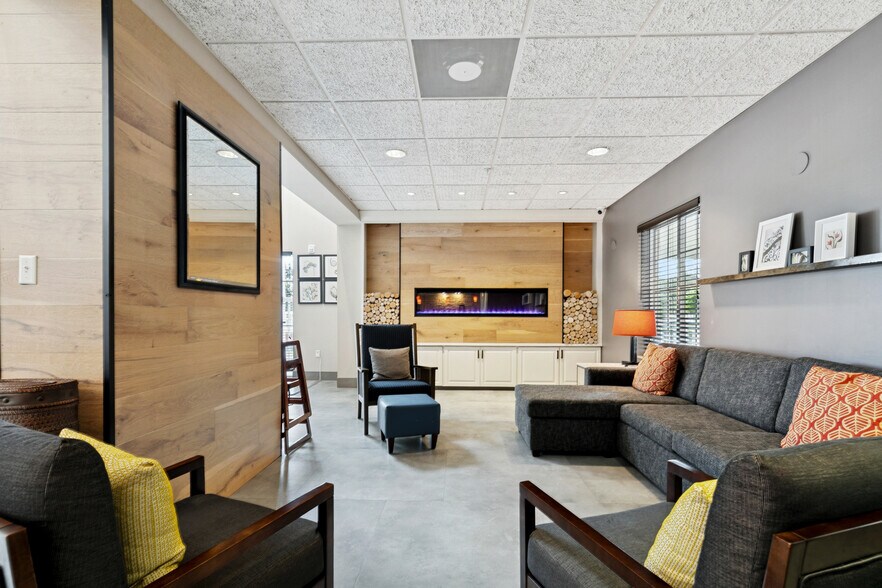 More Photos Of 130 Holiday Blvd, Covington Hotel For Sale