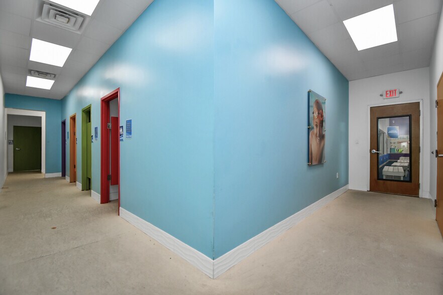 More Photos Of 10423 N Sam Houston Pky E, Humble Sports And Entertainment For Sale