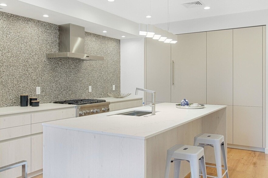 More Photos Of 362 W Broadway, South Boston Apartments For Sale