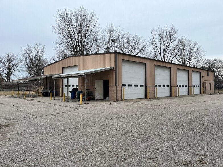 More Photos Of 401 Kent Ct, Midland Flex For Sale