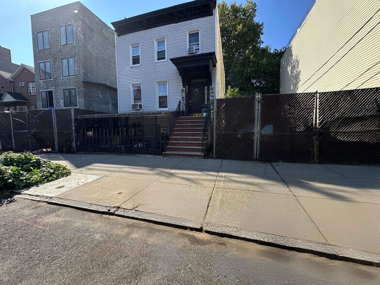 More Photos Of 912 Herkimer St, Brooklyn Land For Sale