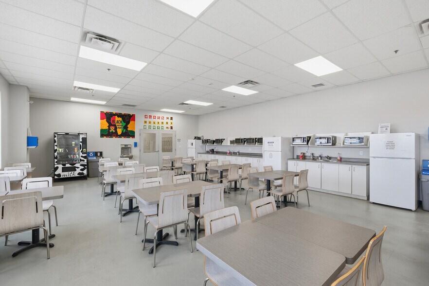 More Photos Of 12714 Coleraine Dr, Bolton Distribution For Lease