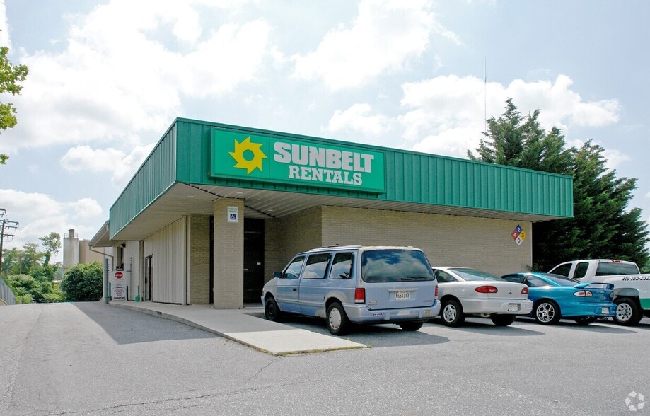 More Photos Of 10903 McCormick Rd, Hunt Valley Showroom For Lease