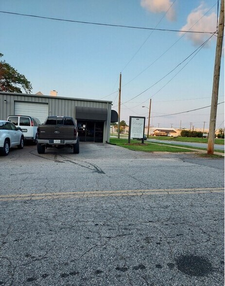 More Photos Of 301 N Logan St, Gaffney Auto Repair For Sale