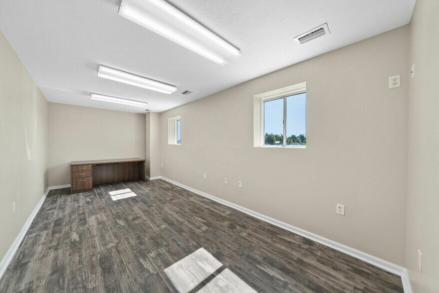 More Photos Of 1225 Transmitter Rd, Panama City Warehouse For Lease