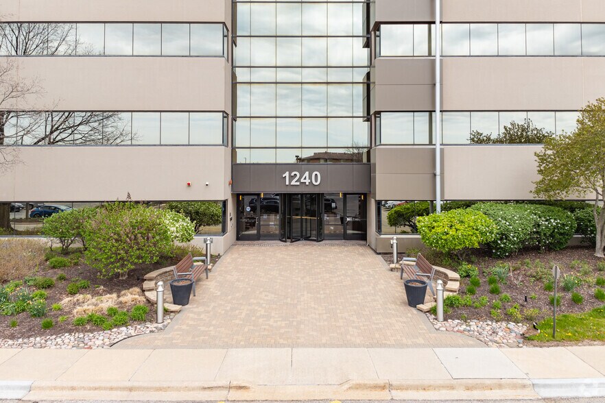 More Photos Of 1240 E Diehl Rd, Naperville Office For Lease