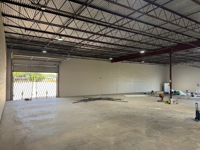 More Photos Of 8539 NE Loop 410, San Antonio Service For Lease