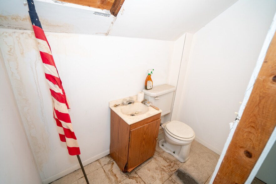 More Photos Of 1806 Pine Grove Ave, Port Huron Storefront Retail Office For Sale