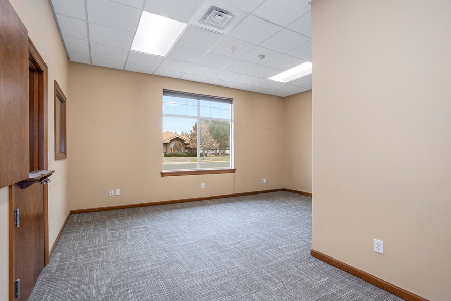 More Photos Of 501 N Quay St, Kennewick Warehouse For Lease