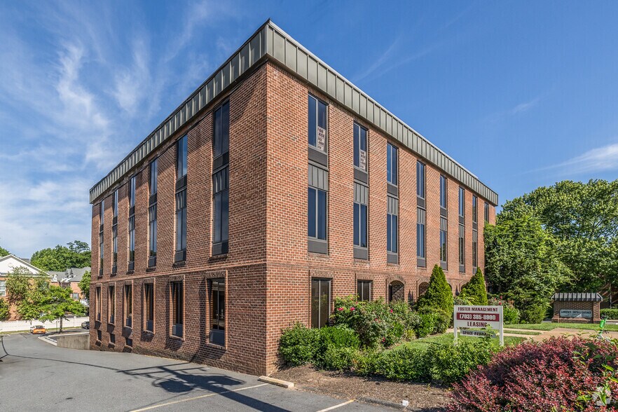 More Photos Of 3900 University Dr, Fairfax Office For Lease