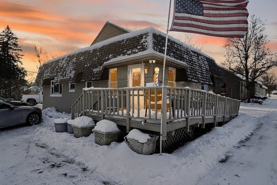 More Photos Of 7045 Cooley Lake Rd, West Bloomfield Freestanding For Sale