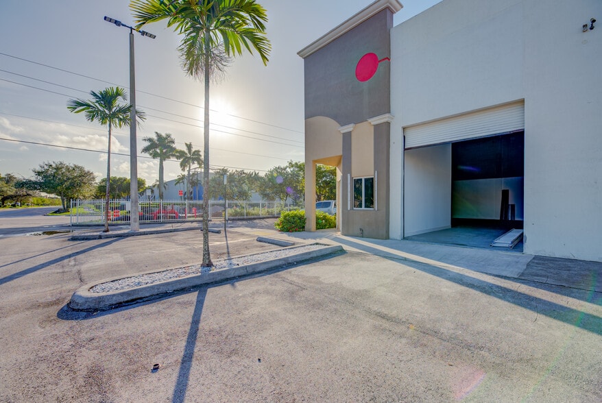 More Photos Of 3300 NW 112th Ave, Miami Light Manufacturing For Lease