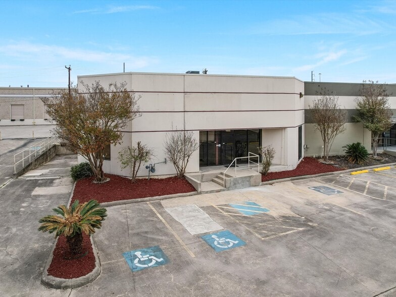 More Photos Of 5810 Rittiman Plz, San Antonio Warehouse For Lease