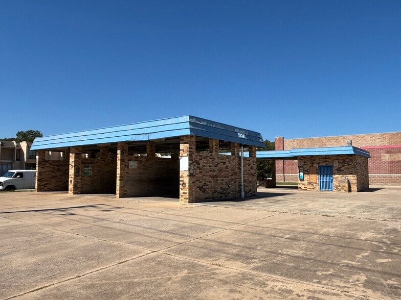 More Photos Of 521 Alegre Vista Dr, Denton Carwash For Sale