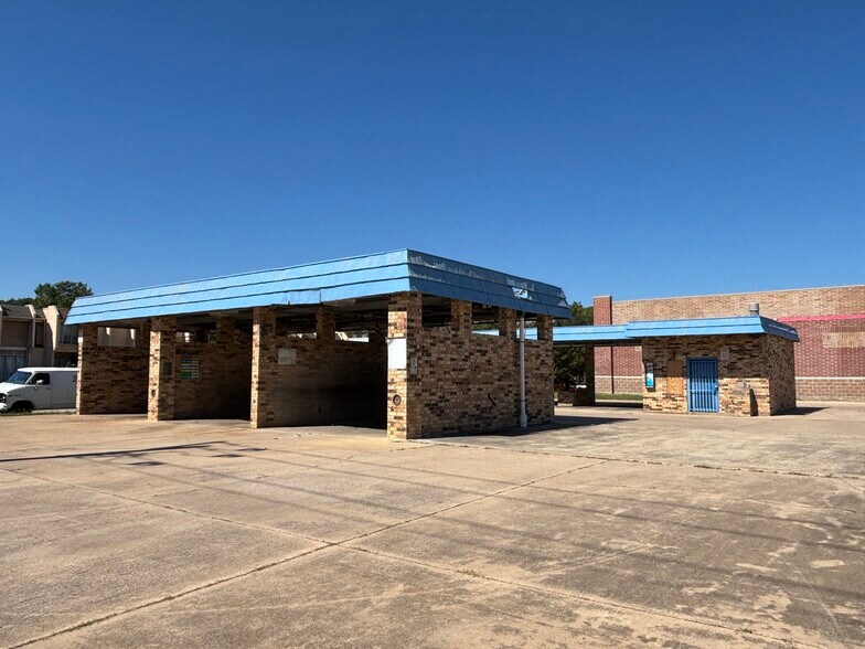 More Photos Of 521 Alegre Vista Dr, Denton Carwash For Sale