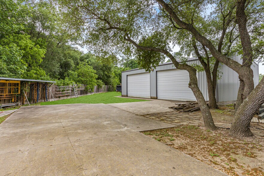 More Photos Of 9949 Clodine Rd, Richmond Office For Sale