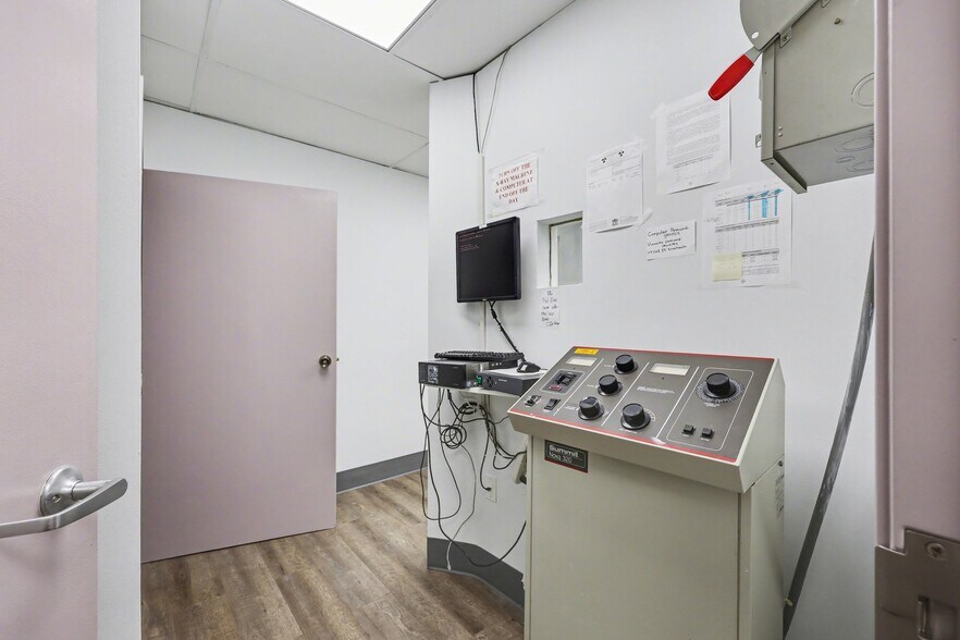 More Photos Of 30000 Orchard Lake Rd, Farmington Medical For Lease