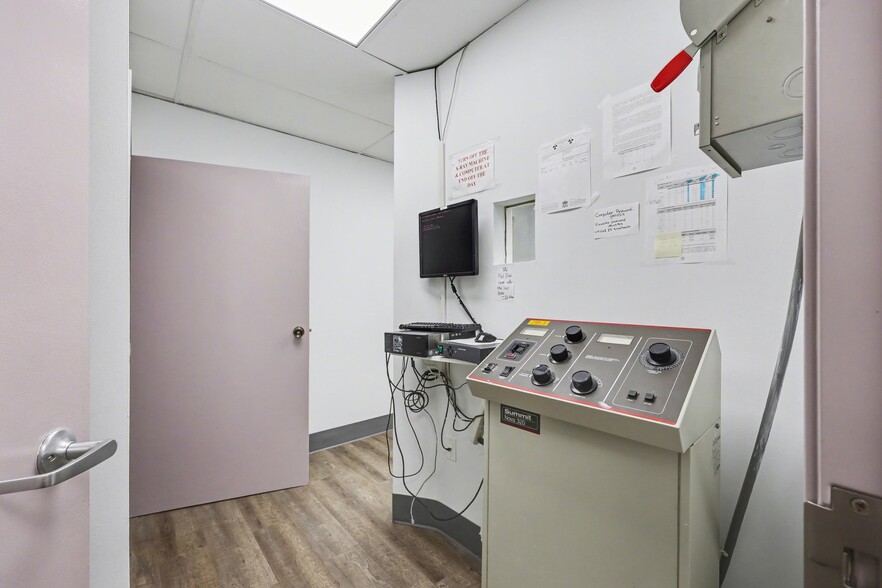 More Photos Of 30000 Orchard Lake Rd, Farmington Medical For Lease