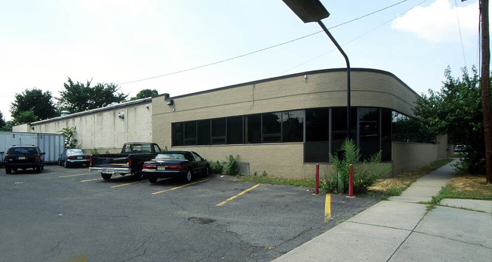 More Photos Of 120 Park Ave, Lyndhurst Manufacturing For Sale