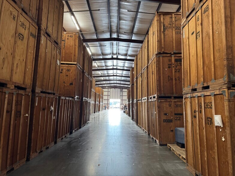 More Photos Of 1700 S Eastern Ave, Oklahoma City Warehouse For Lease