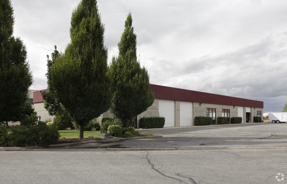 Primary Photo Of 887 N McCormick Way, Layton Light Manufacturing For Lease