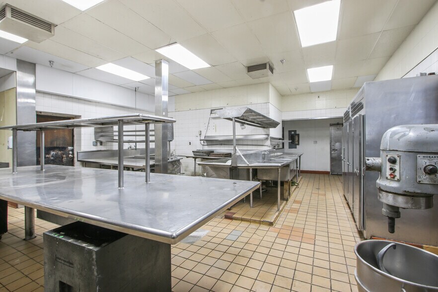 More Photos Of 1433 Wilshire Blvd, Santa Monica Restaurant For Lease