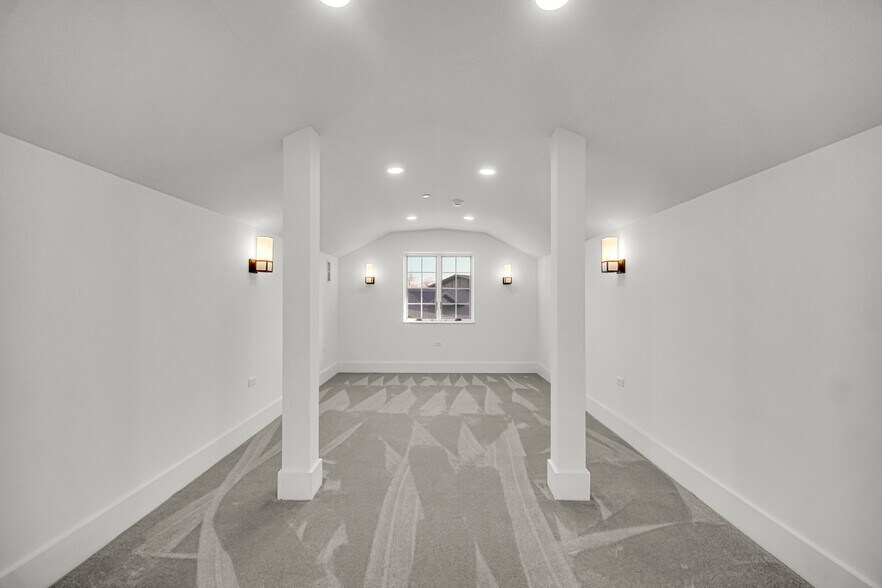 More Photos Of 2244 Ferry Rd, Naperville Flex For Sale