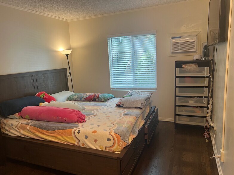 More Photos Of 140 N Pass Ave, Burbank Apartments For Sale