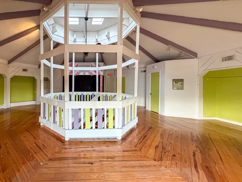 More Photos Of 1247 Ben Sawyer Blvd, Mount Pleasant Freestanding For Sale