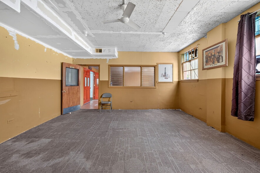 More Photos Of 7828 S Claremont Ave, Chicago Warehouse For Sale