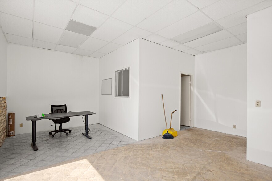 More Photos Of 9300 Brown Ln, Austin Warehouse For Lease