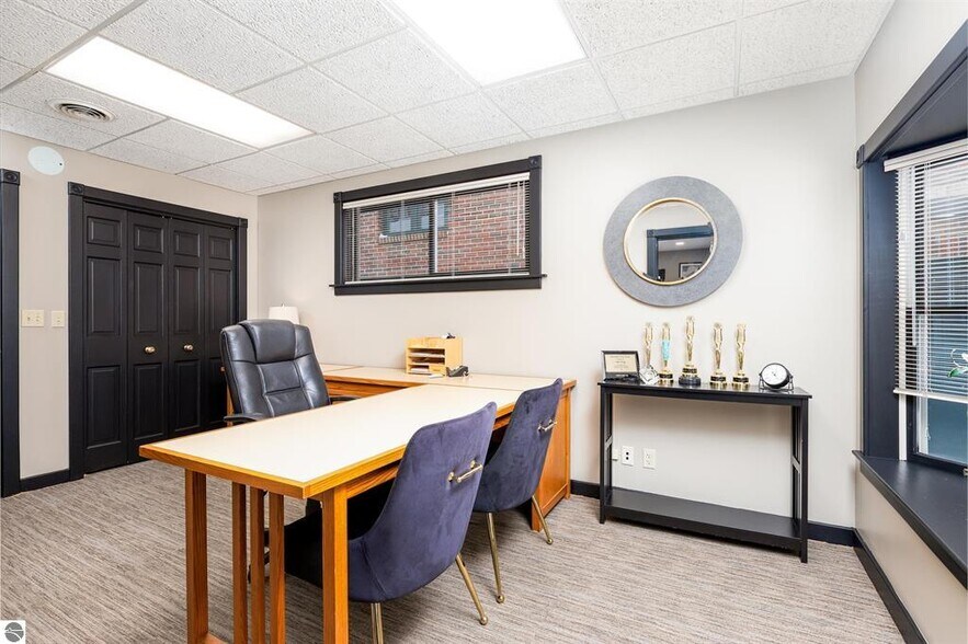 More Photos Of 408 Main St, Frankfort Office For Sale