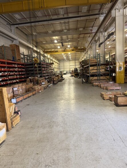 More Photos Of 51100 Grand River Ave, Wixom Manufacturing For Lease