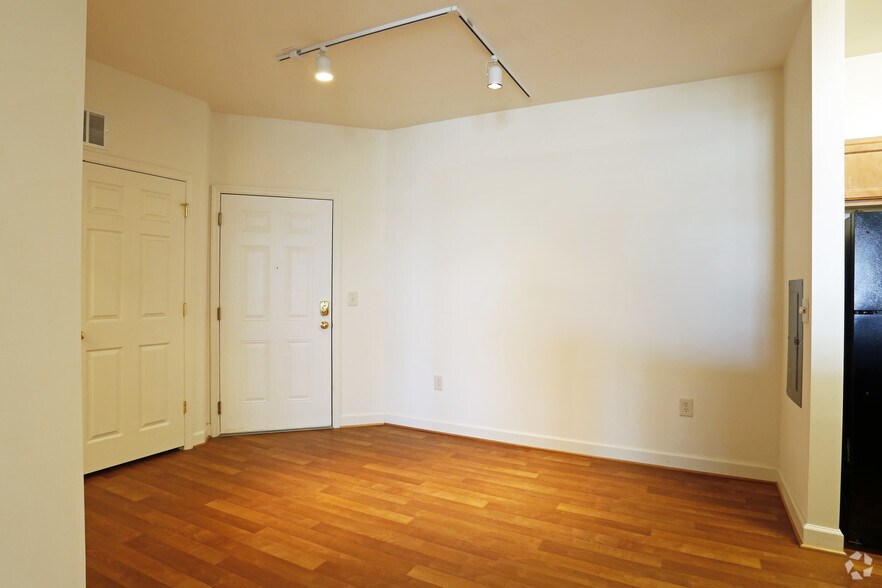 More Photos Of 1220 N King St, Hampton Apartments For Lease