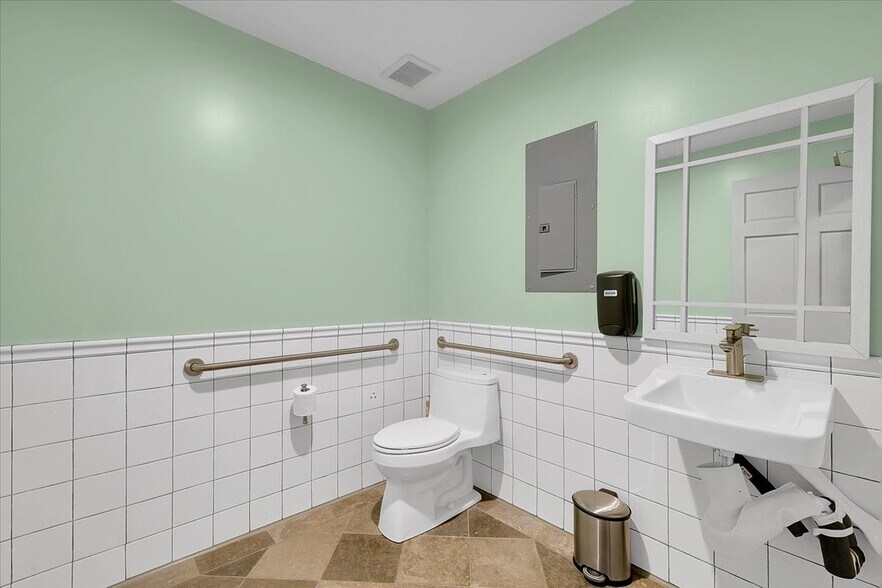 More Photos Of 228 1st St, Marysville Storefront Retail Residential For Sale