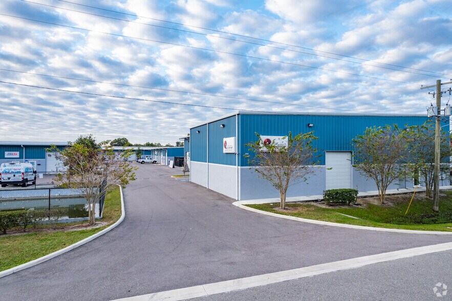 More Photos Of 4402 W Crest Ave, Tampa Warehouse For Lease
