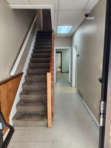 More Photos Of 477-479 Main St E, Hamilton Office For Sale