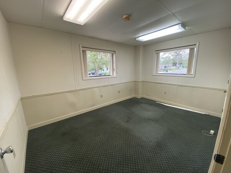 More Photos Of 410 Washington St, Cantonment Manufacturing For Lease