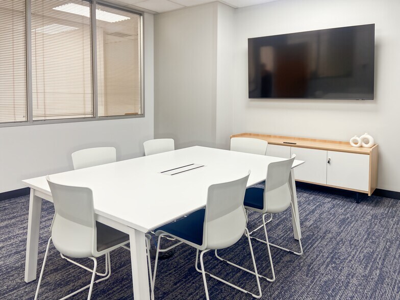 More Photos Of 16100 Cairnway Dr, Houston Coworking Space