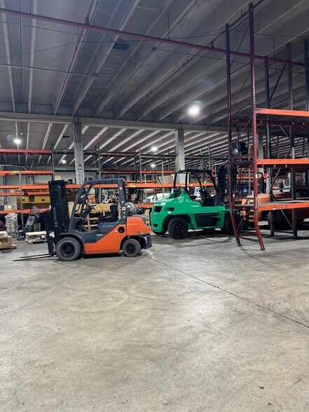 More Photos Of 8300 NW 70th St, Miami Warehouse For Lease