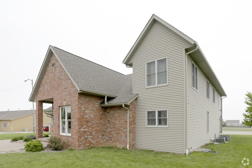 More Photos Of 109 Elizabeth Pointe Dr, Germantown Hills Office For Sale