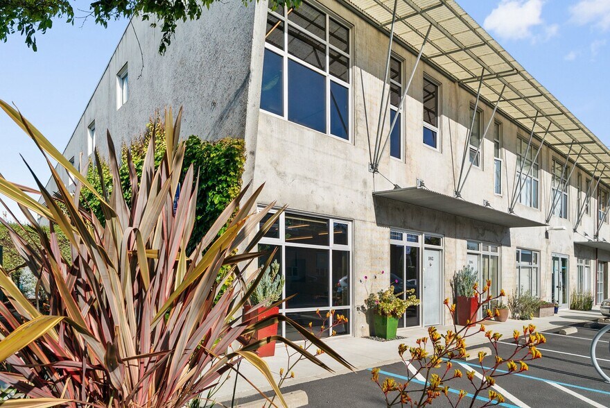 More Photos Of 108 High Rd, Santa Cruz Flex For Sale