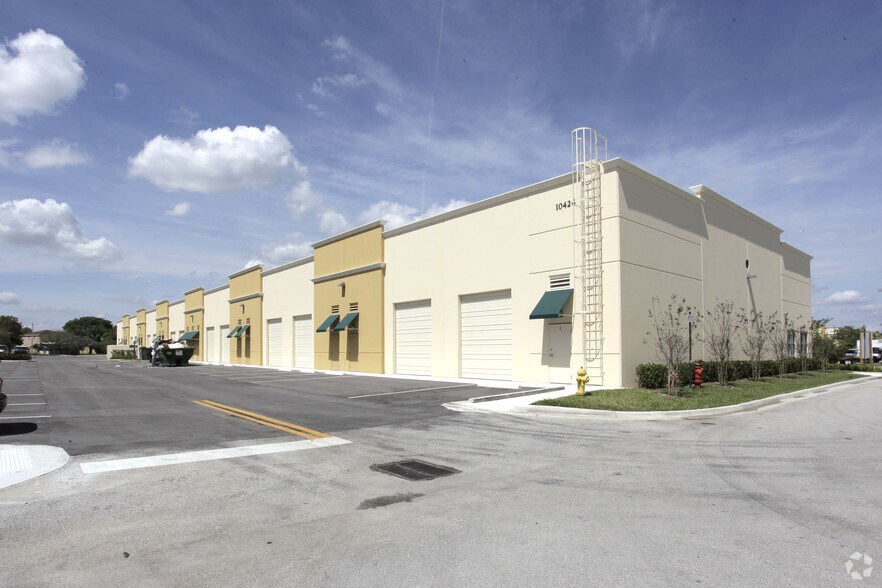 More Photos Of 10424 W State Road 84, Davie Warehouse For Lease