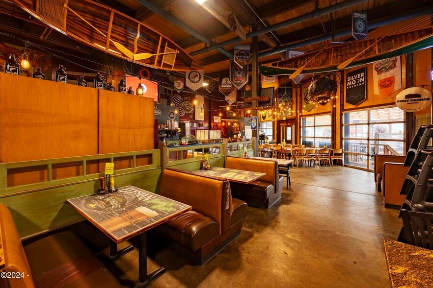 More Photos Of 515 NW Coast St, Newport Restaurant For Lease